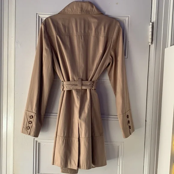 MICHAEL KORS Tan Trench Coat, Medium, pop-collar knee-length w/long buckle belt - Picture 2 of 9